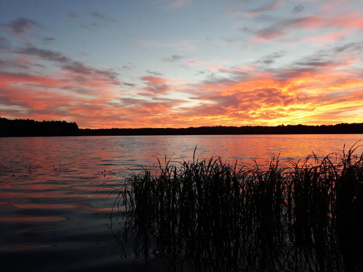 Czarna Jachta - Na Szlaku Legend - - - - - Pokoje Nad Jeziorem Круклянки Экстерьер фото